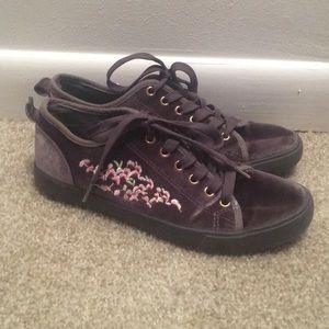 Gray Sneakers w Pink Embroidery